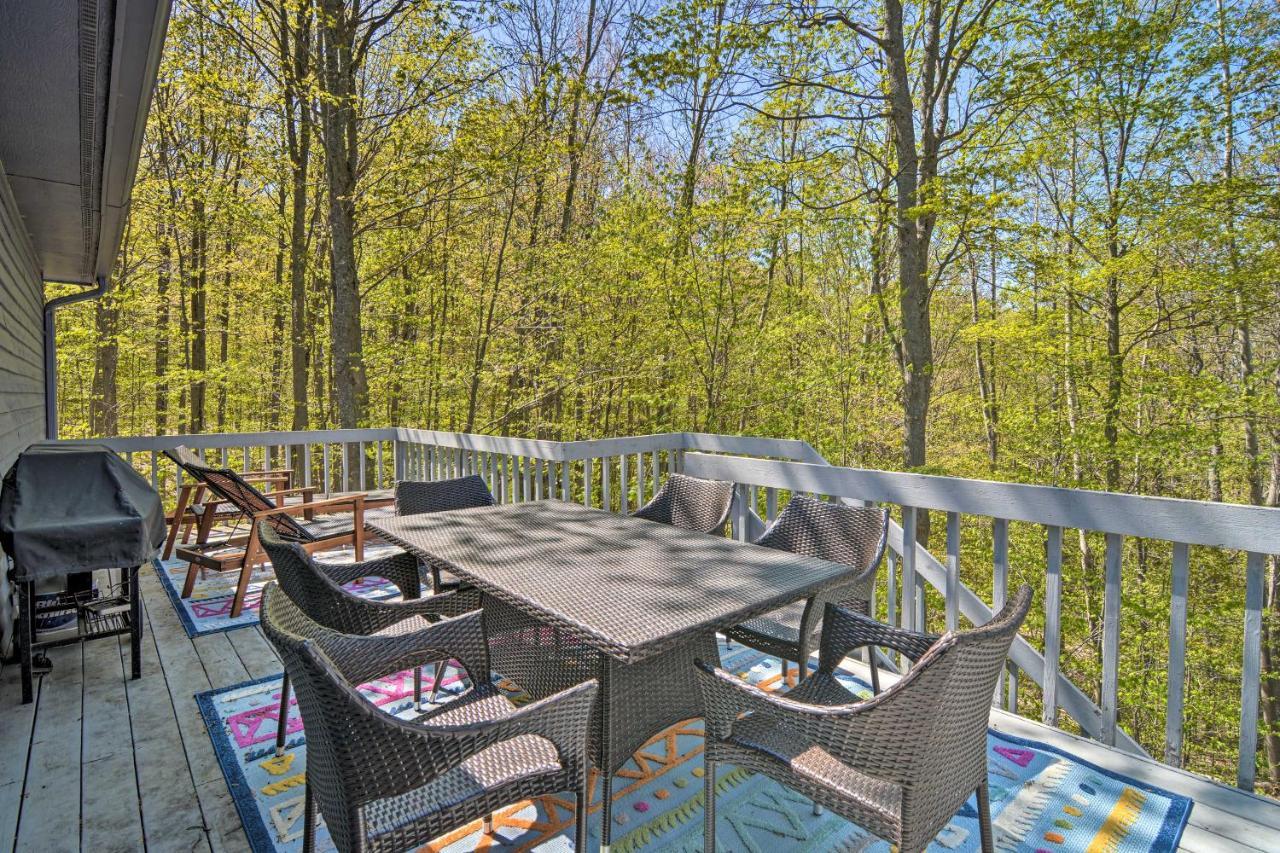 Resort-Style Harbor Springs Home With 2 Decks! Ngoại thất bức ảnh