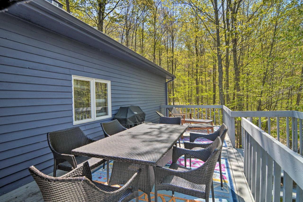 Resort-Style Harbor Springs Home With 2 Decks! Ngoại thất bức ảnh