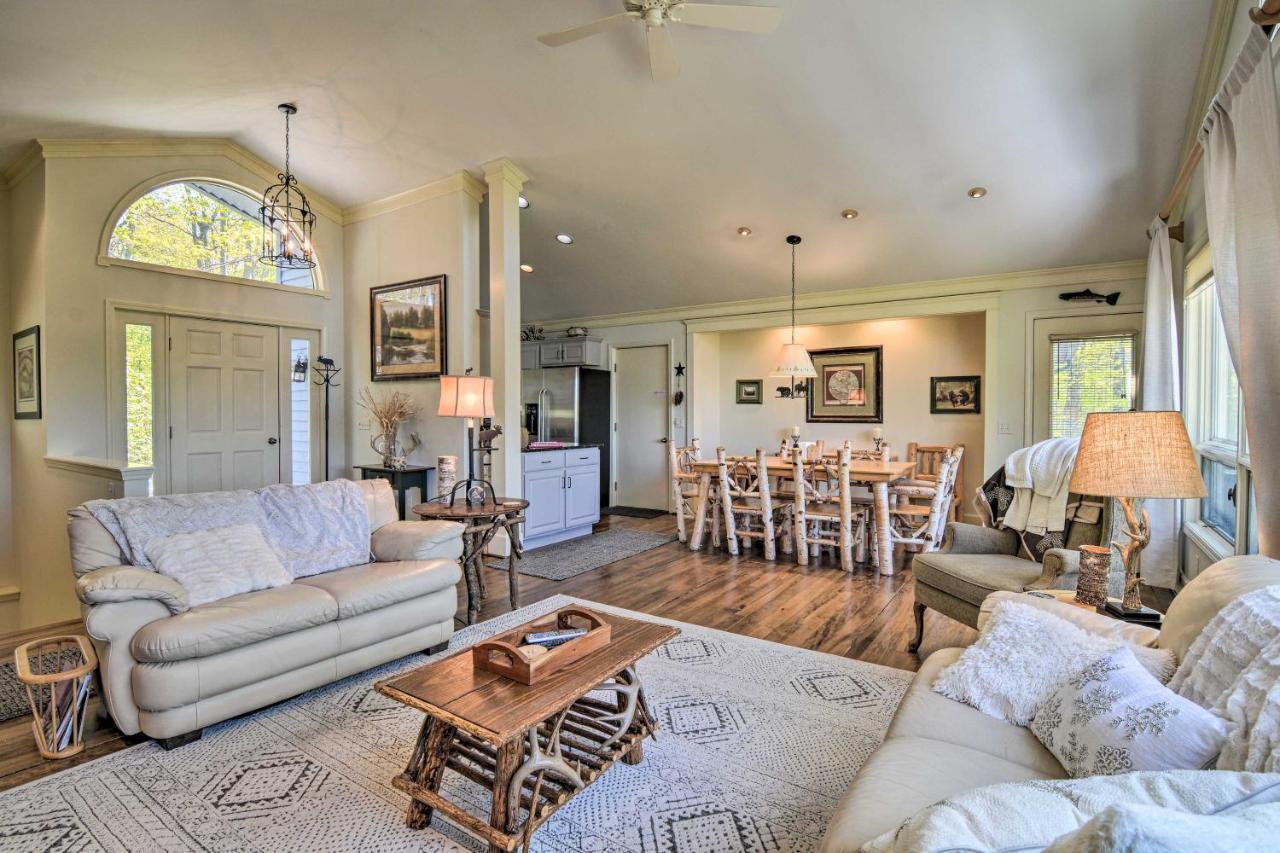 Resort-Style Harbor Springs Home With 2 Decks! Ngoại thất bức ảnh