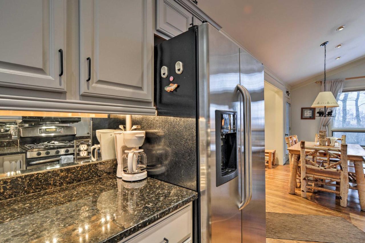 Resort-Style Harbor Springs Home With 2 Decks! Ngoại thất bức ảnh